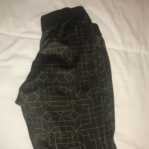 Ambition Gym Shark Green Leggings - Picture 3 of 4